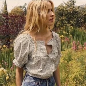 Doen short sleeved floral blouse large